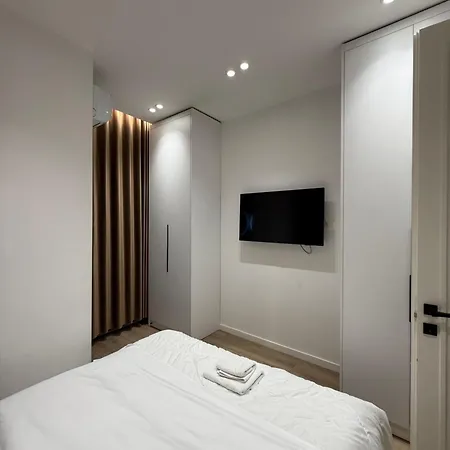 Adore Blloku טיראנה