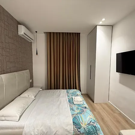 Adore Blloku * Tirana