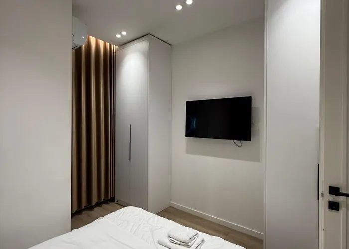 Adore Blloku טיראנה