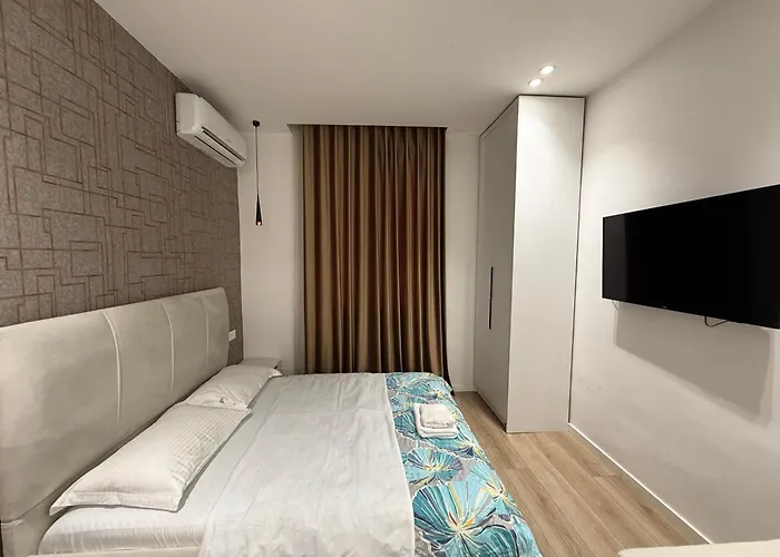 Adore Blloku * Tirana